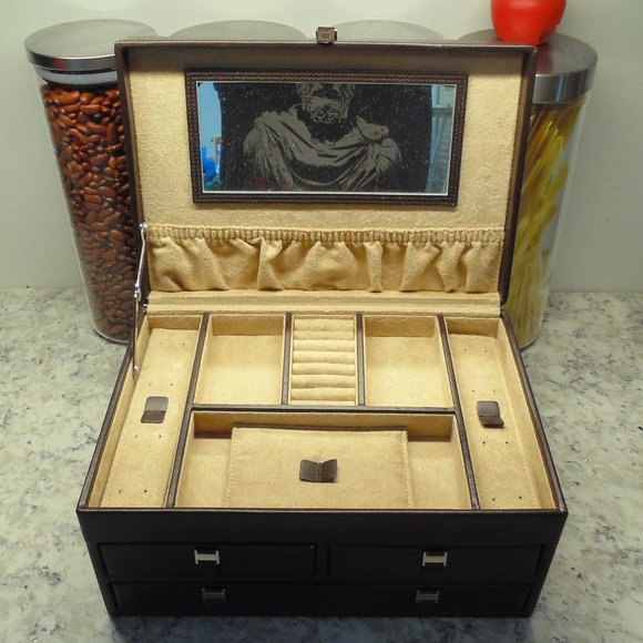 Women's Red Envelope Leather Jewelry Box - Picture 4 of 9